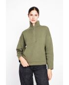 Khakifarbener Pullover mit Stehkragen