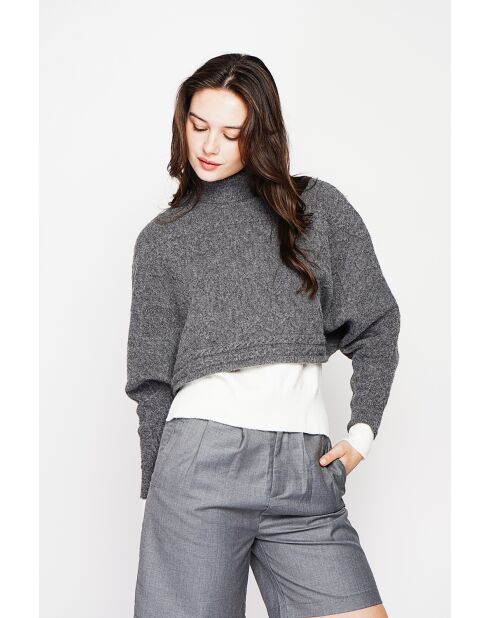 Kurzer Poncho mit Stehkragen Wolf