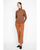 Jersey marrón de cuello alto