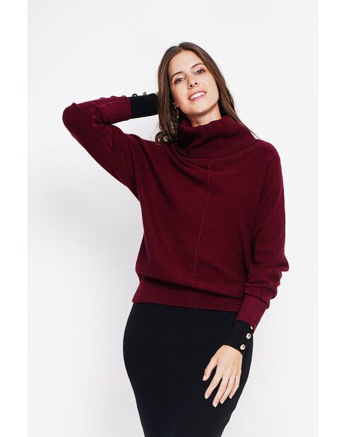 Maglia bordeaux con scollo a coppa