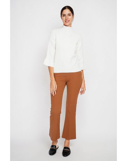Jersey de cuello alto con cables naturales
