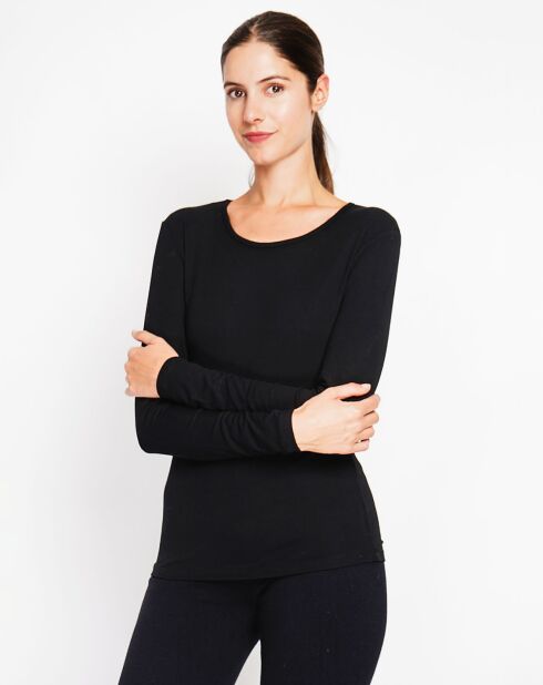 Envía una camiseta negra