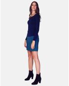 Envía una camiseta azul medianoche