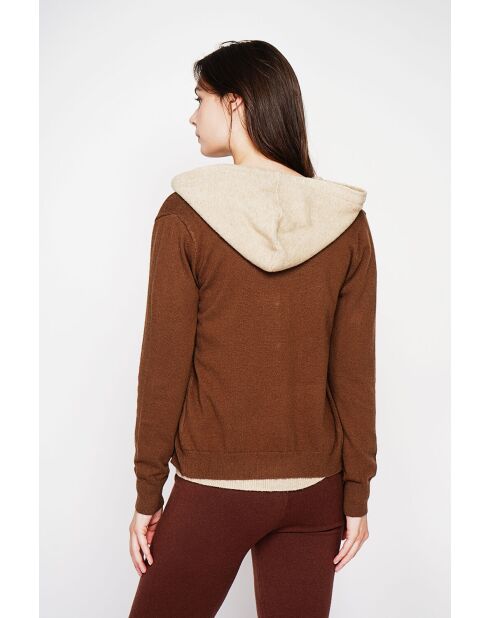Bruin vest met ronde hals