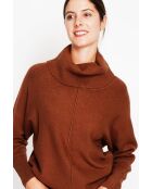 Jersey marrón con cuello redondo