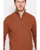 Jersey marrón con cuello camionero