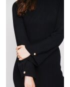 Schwarzes Kleid mit Stehkragen