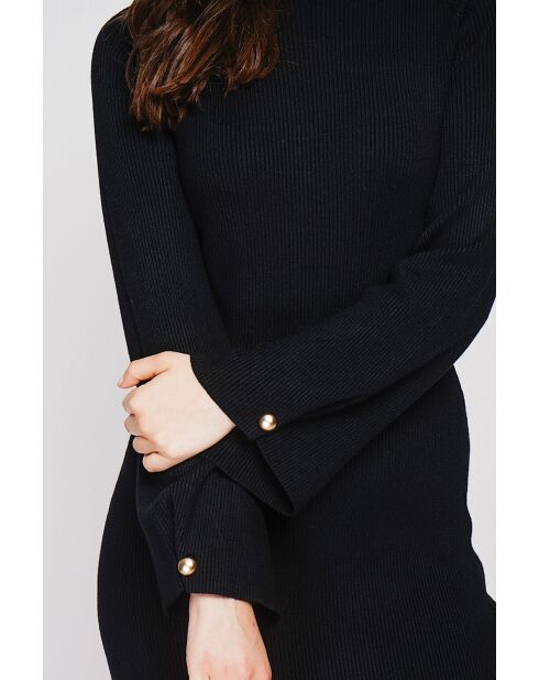 Schwarzes Kleid mit Stehkragen