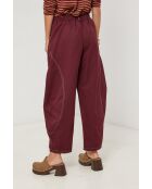 Burgunderrote Uma-Hose