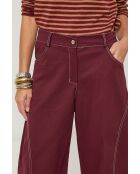 Burgunderrote Uma-Hose