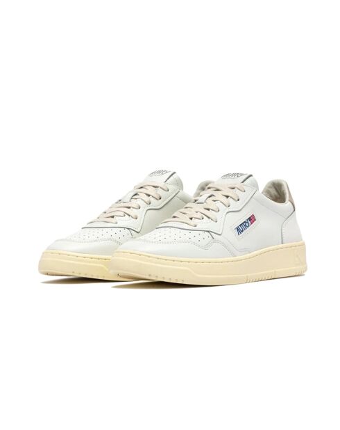 Low-Top-Sneaker Medalist aus Leder in Weiß/Beige
