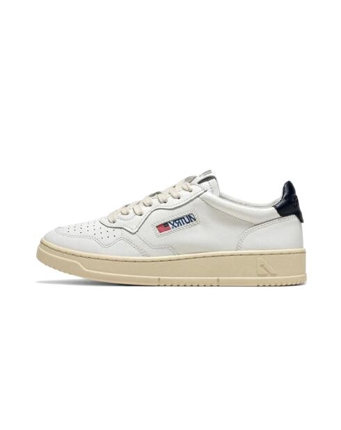 Low-Top-Sneaker Medalist aus Leder in Weiß/Marineblau