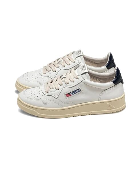 Low-Top-Sneaker Medalist aus Leder in Weiß/Marineblau