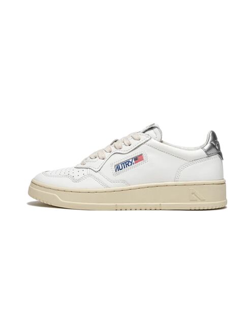 Low-Top-Sneakers aus Leder in Weiß/Silber Medalist