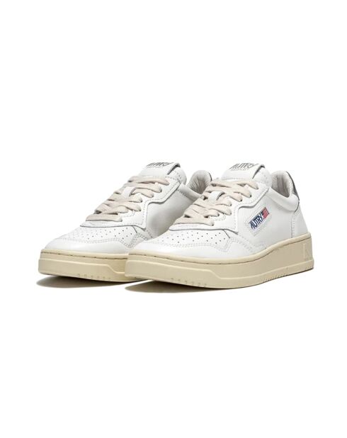 Low-Top-Sneakers aus Leder in Weiß/Silber Medalist