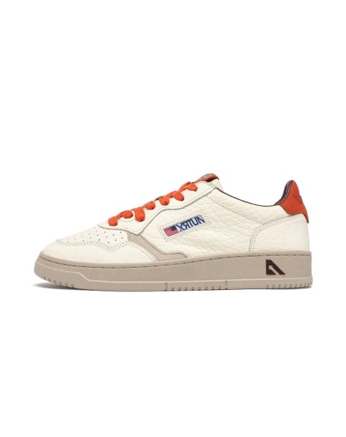 Low-Top-Sneaker Medalist aus Veloursleder in Weiß/Orange
