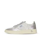 Low-Top-Sneakers aus laminiertem Stoff in Weiß/Silber