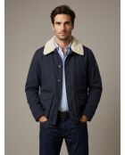 Marineblaue Gabardine-Jacke aus Baumwolle mit Sherpa-Kragen von Pierre