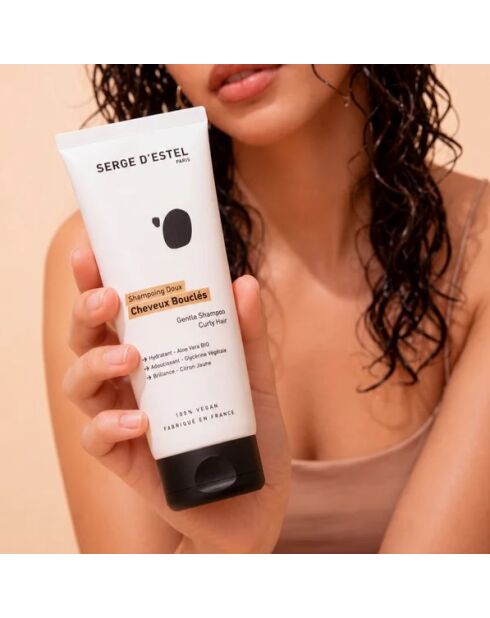 Shampoing Cheveux Bouclés 200ml - Nettoie en Douceur Apporte Brillance et Légèreté aux Boucles