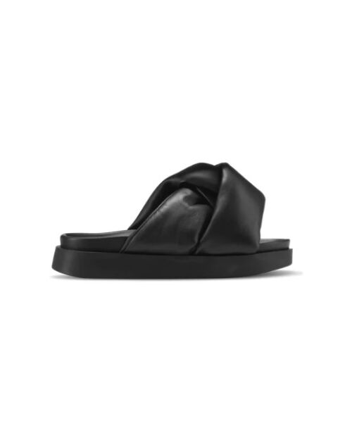 Schwarze, weiche, gekreuzte Leinensandalen