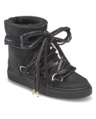 Klassische schwarze Lederstiefel mit dreifacher Spitze