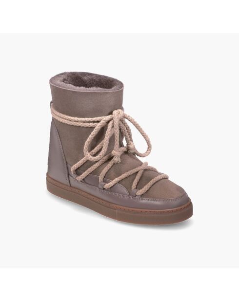 Klassische Keilstiefel aus taupefarbenem Leder mit Keilabsatz