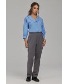Pantalones grises con botones de Brandeburgo de corte clásico