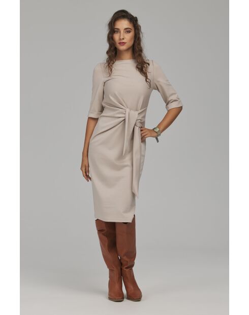 Robe beige à nouer sur le côté