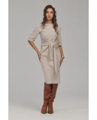 Robe beige à nouer sur le côté