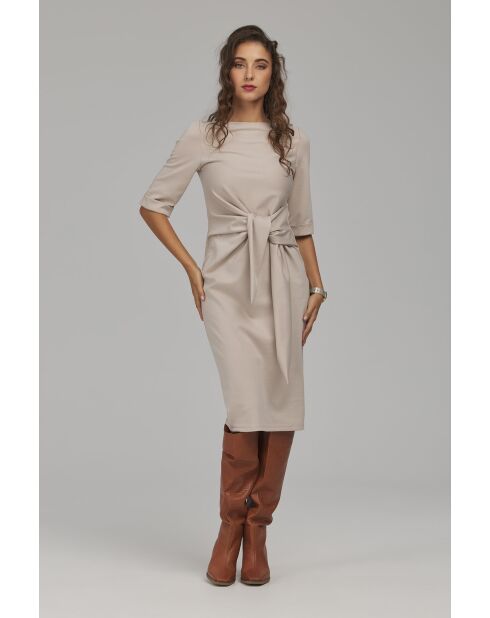 Robe beige à nouer sur le côté