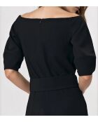 Combinaison moulante noire avec ceinture
