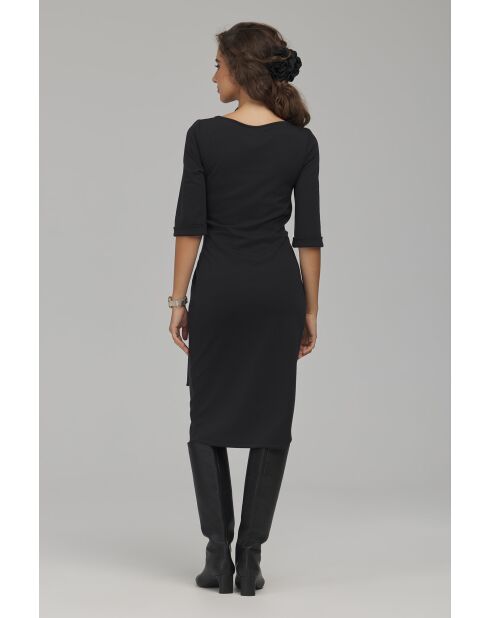 Robe noire à nouer sur le côté