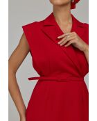 Robe rouge cintrée à ceinture