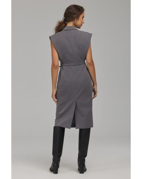 Robe grise cintrée à ceinture