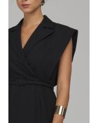 Robe noire cintrée à ceinture