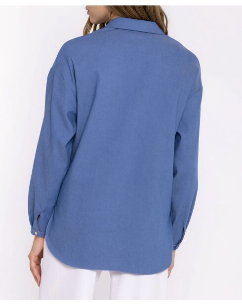 Übergroßes blaues Jeanshemd