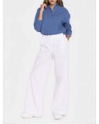Übergroßes blaues Jeanshemd