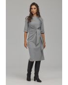 Robe grise à nouer sur le côté