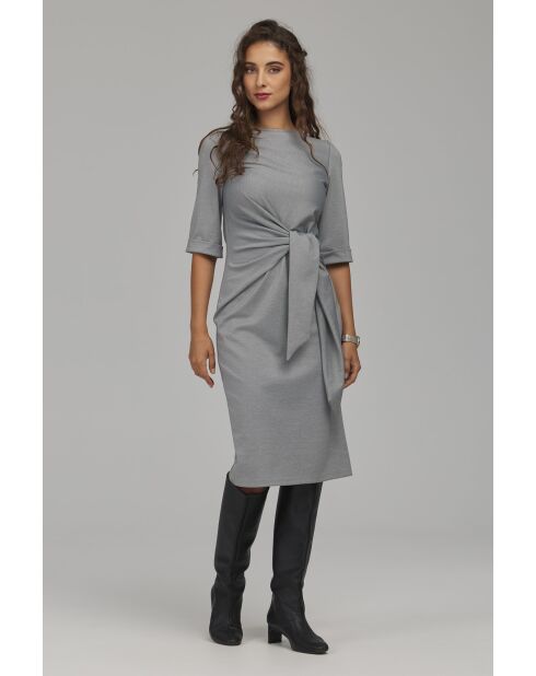 Robe grise à nouer sur le côté
