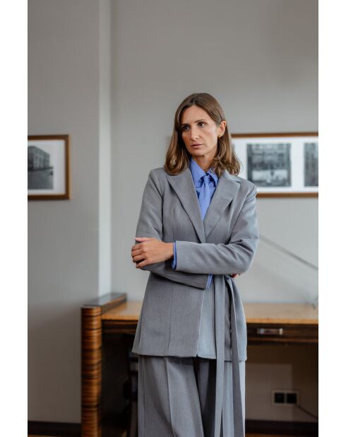 Blazer gris long à nouer sur le côté