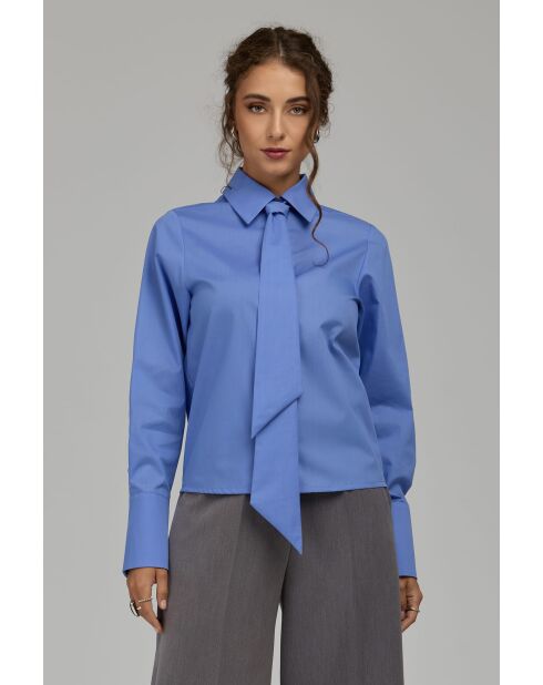 Chemisier cintré bleu à nouer