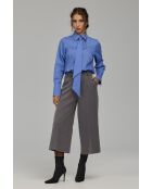 Blaue taillierte Krawattenbluse