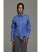 Blaue taillierte Krawattenbluse
