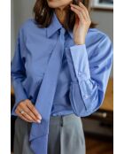 Blaue taillierte Krawattenbluse