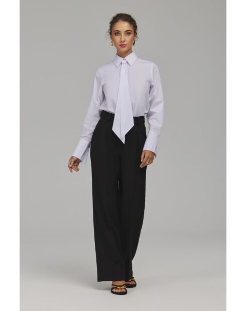 Pantalon noir droit à plis marqués
