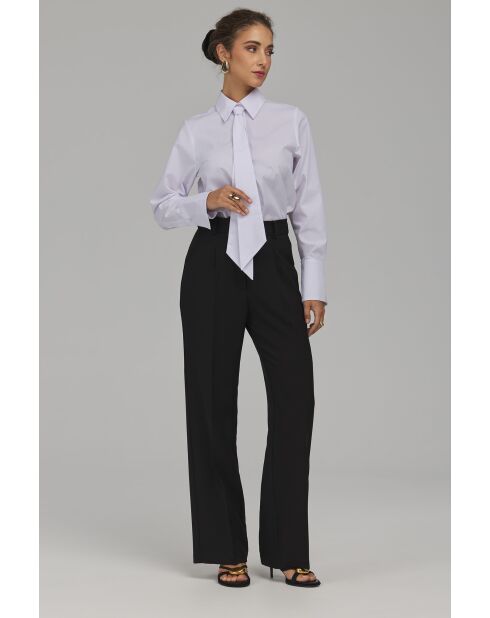 Pantalon noir droit à plis marqués
