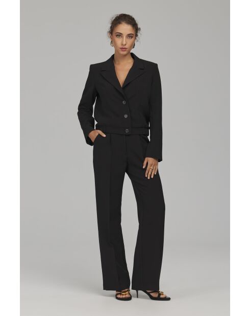 Pantalon noir droit à plis marqués