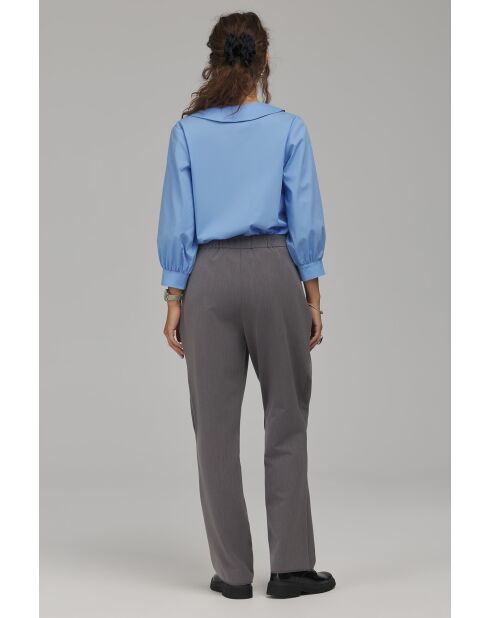 Hellblaues Oversize-Hemd mit V-Ausschnitt