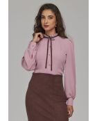 Blusa entallada rosa con cuello alto