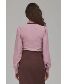 Blusa entallada rosa con cuello alto